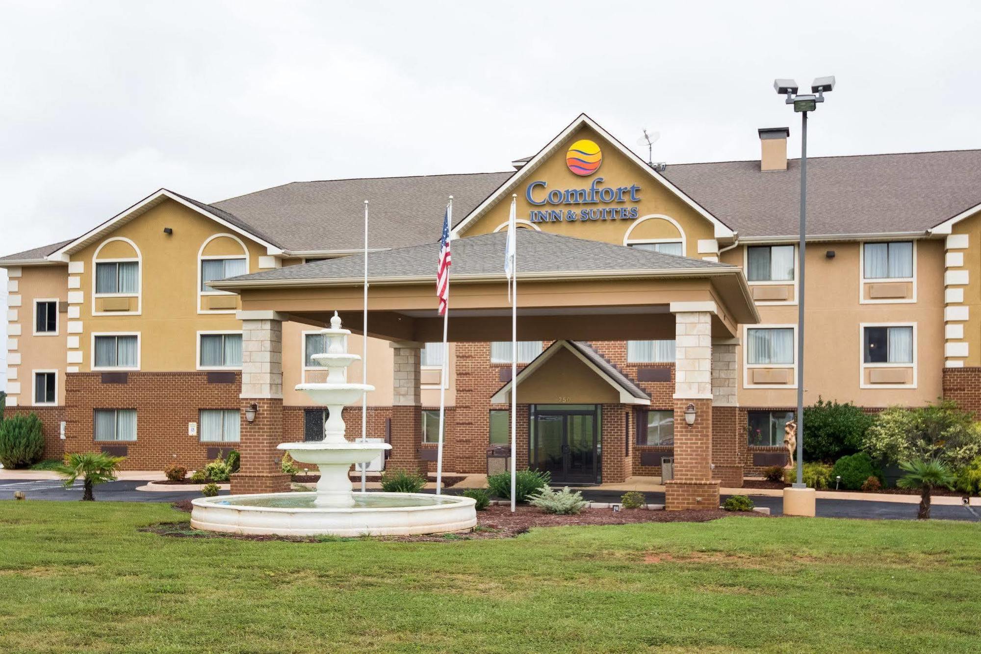 Comfort Inn & Suites South Hill I-85 Exterior photo